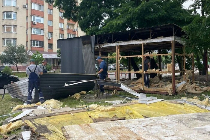 Біля метро «Житомирська» завершено демонтаж МАФів, який тривав два тижні (фото)