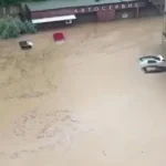 Москву затопило: паралізовано транспорт, люди пересуваються на човнах