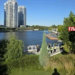 Поліція та комунальники оточили престижний ЖК на Осокорках (фото)