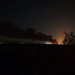 В окупованому Луганську після вибухів спалахнула пожежа на НПЗ (відео)