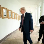 Трамп замінив портрет Байдена на пристрій для автопідпису у Білому домі