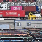 Китай призупинив дію частини мит на товари США