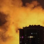 Третя за ніч тривога: у центрі Києва пожежа