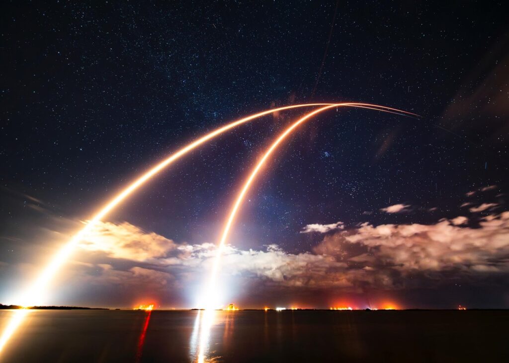 SpaceX запустила дві ракети з супутниками Starlink