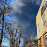 Новошахтинський НПЗ загорівся після "10 вибухів"