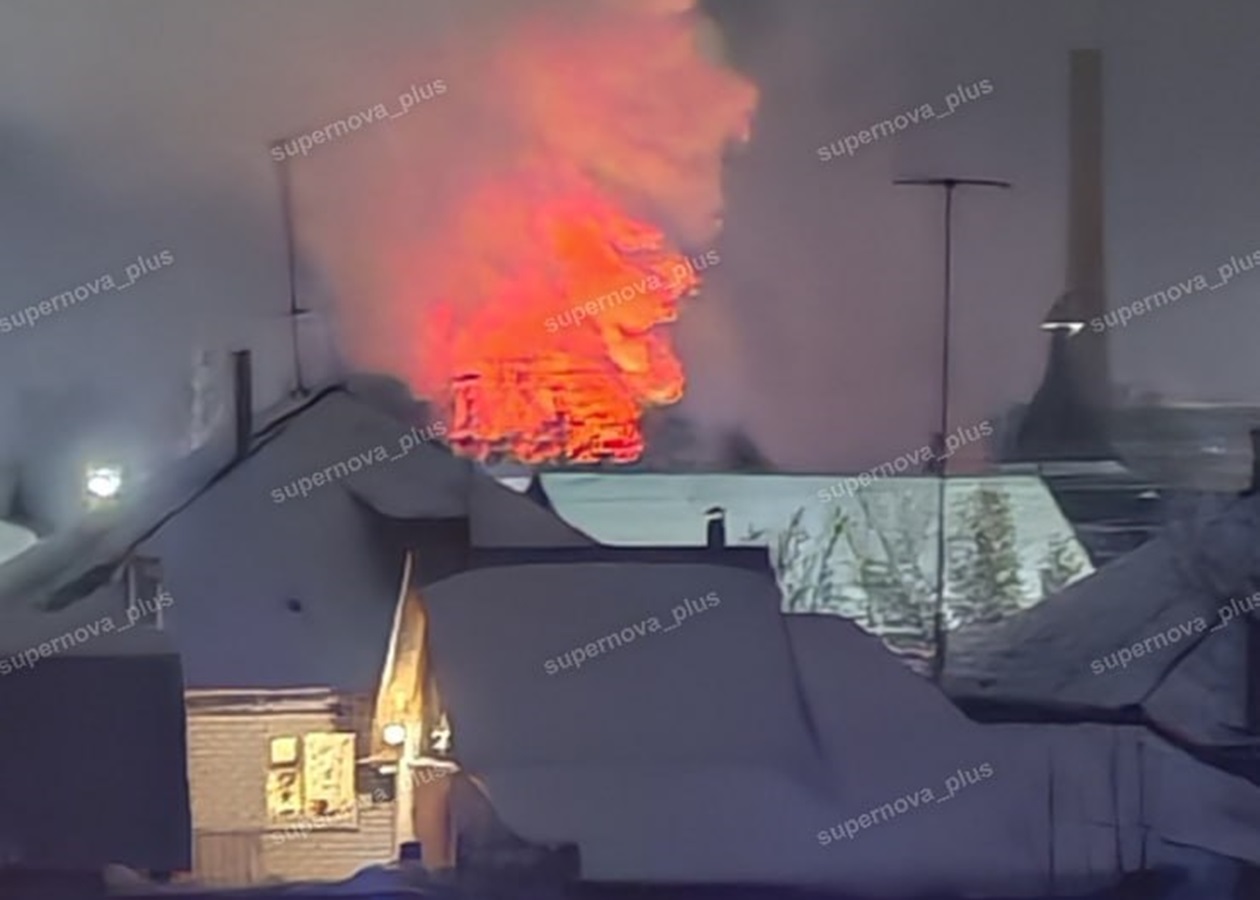 Дронова атака на Росію: горить завод Енергія