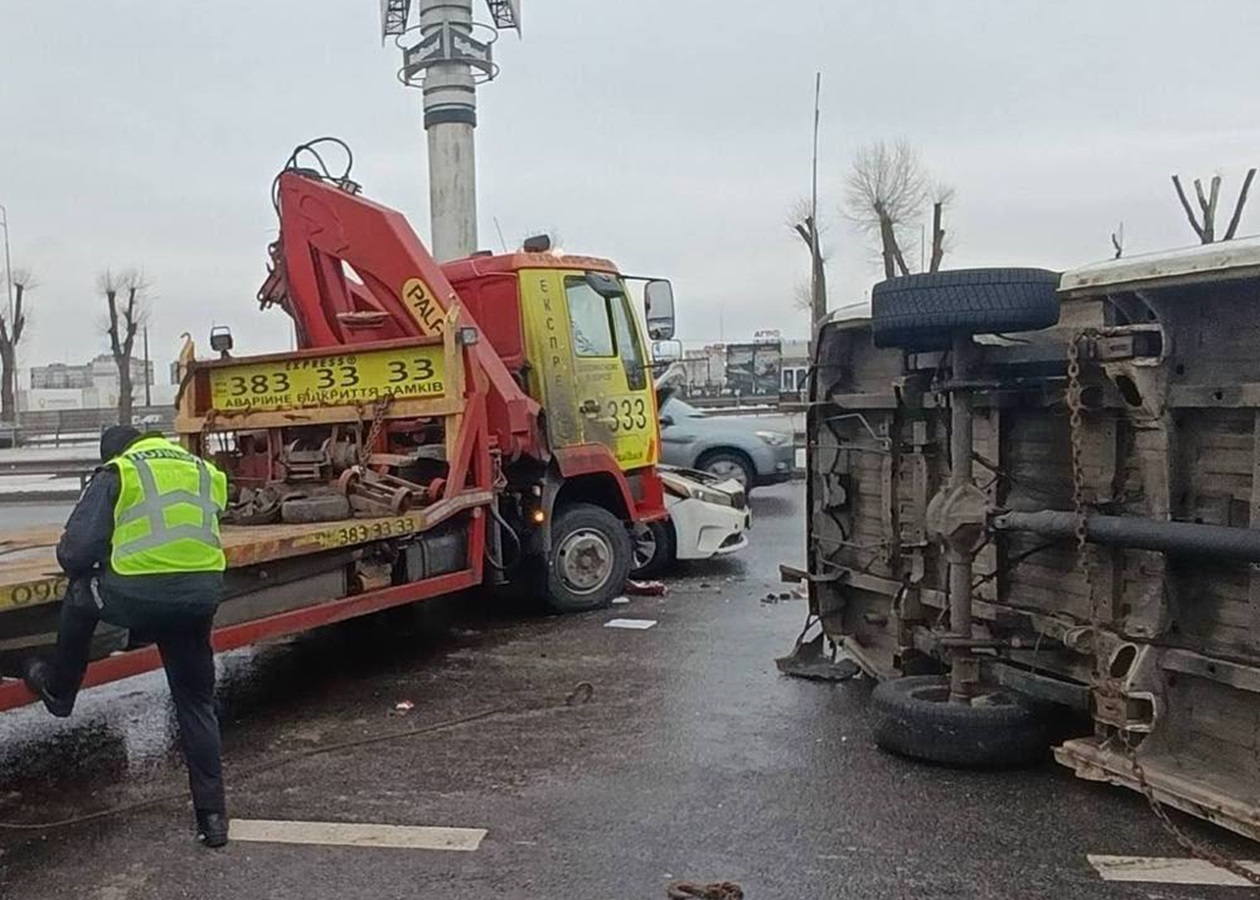 Масштабна ДТП в Києві: пошкоджені шість авто
