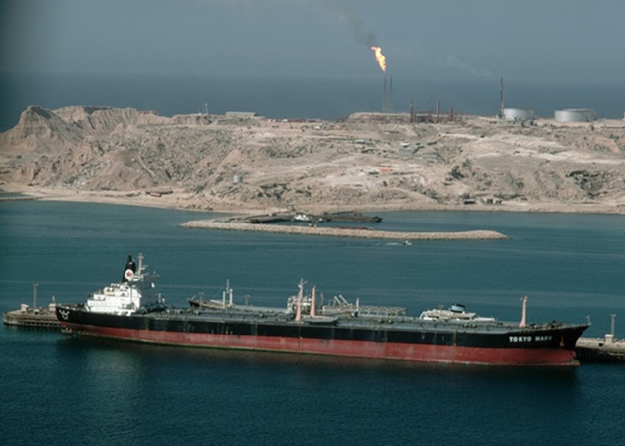 США розглядають зняття санкцій з іранської нафти