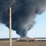 Дим простягається на сотні метрів: у РФ горить склад із пальним