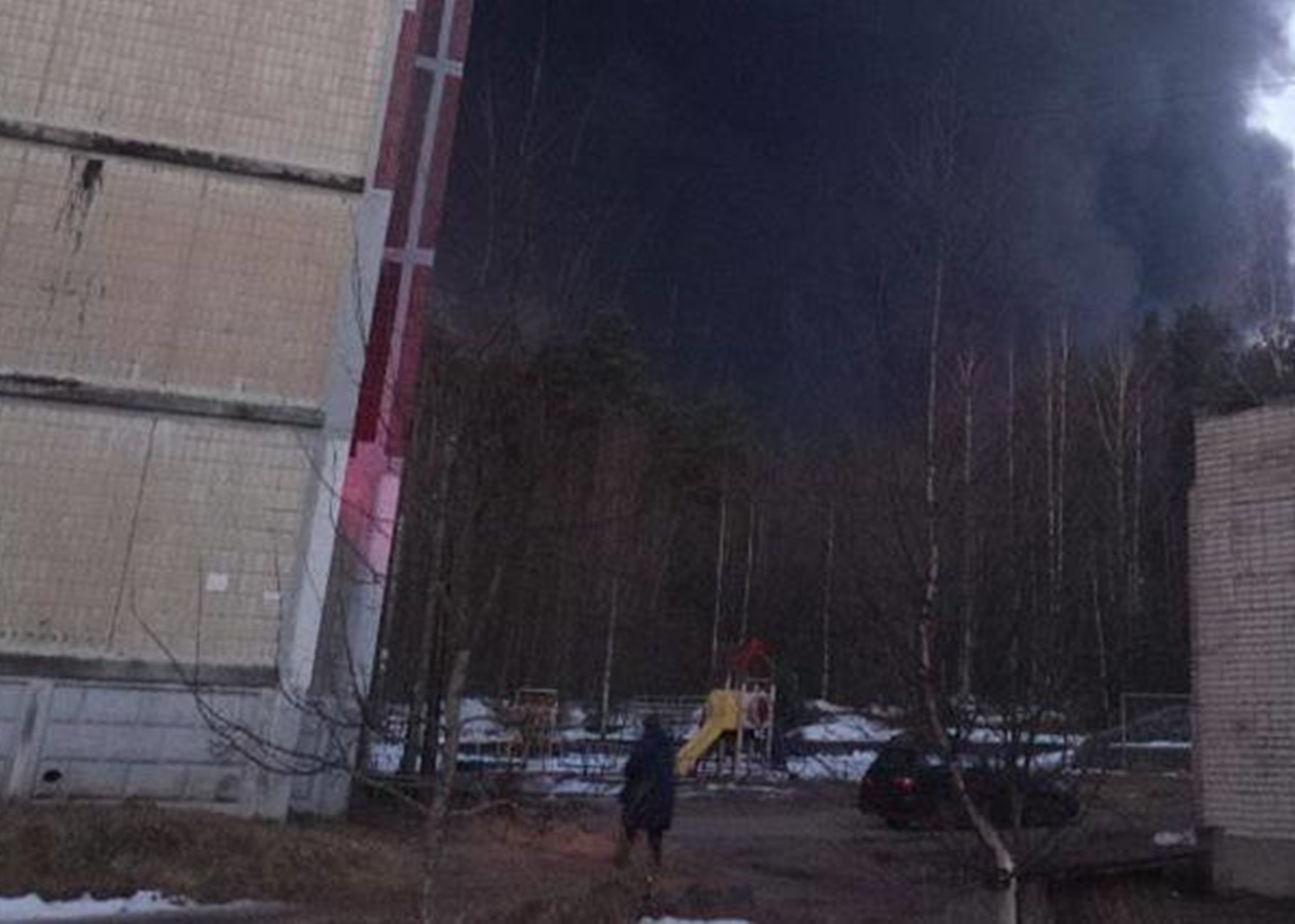 Ленобласть РФ атакували дрони: сталася пожежа